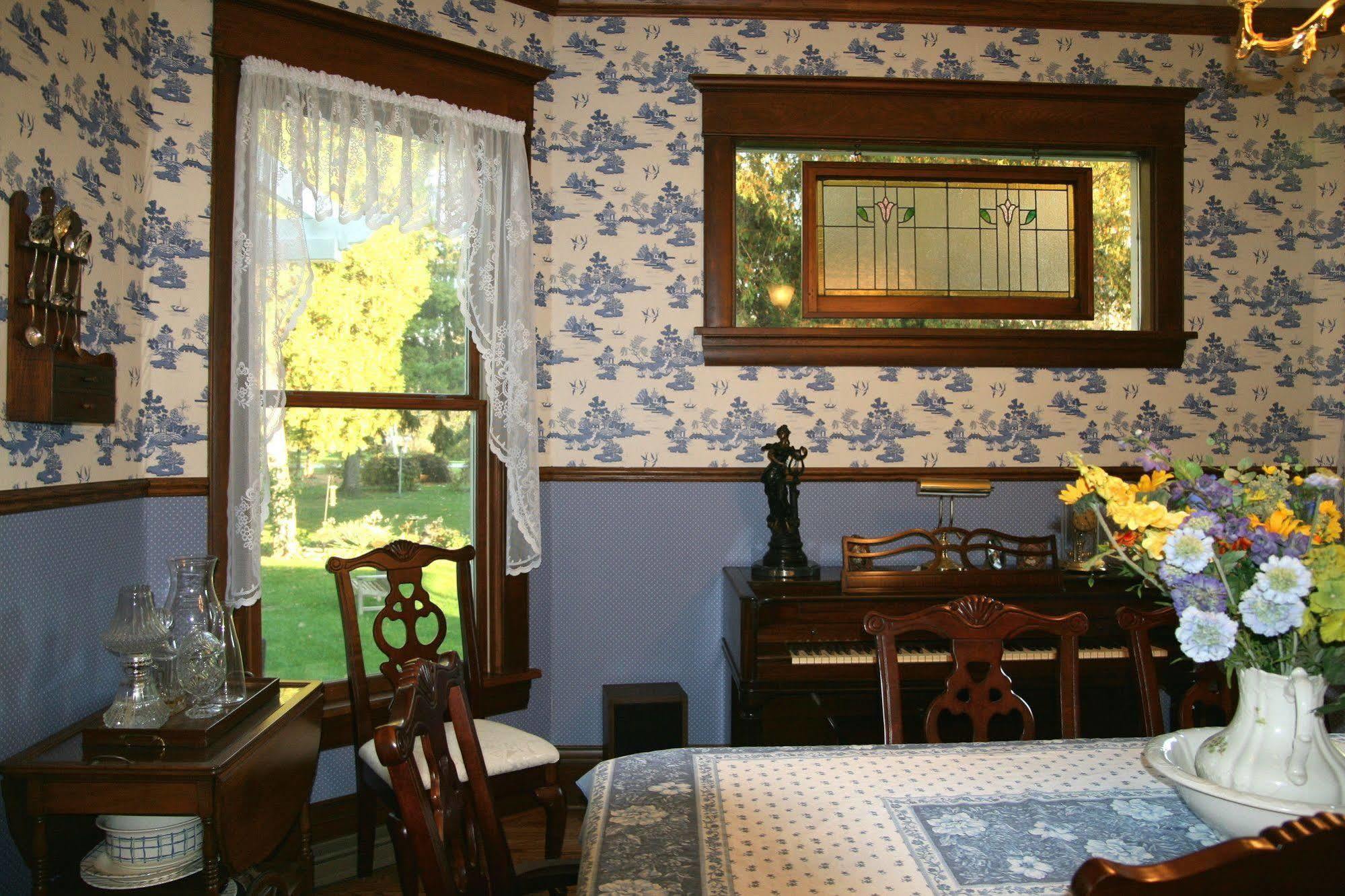 Covington Manor B&B Cambridge Exterior photo